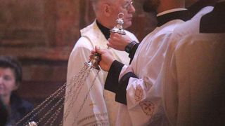 Un preot a botezat, timp de 20 de ani, cu cuvinte greșite. Toate ceremoniile vor trebui refăcute