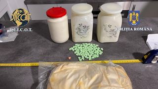 &Icirc;n Timiș au loc percheziții la persoane bănuite de trafic de droguri. 16 persoane au fost duse la audieri