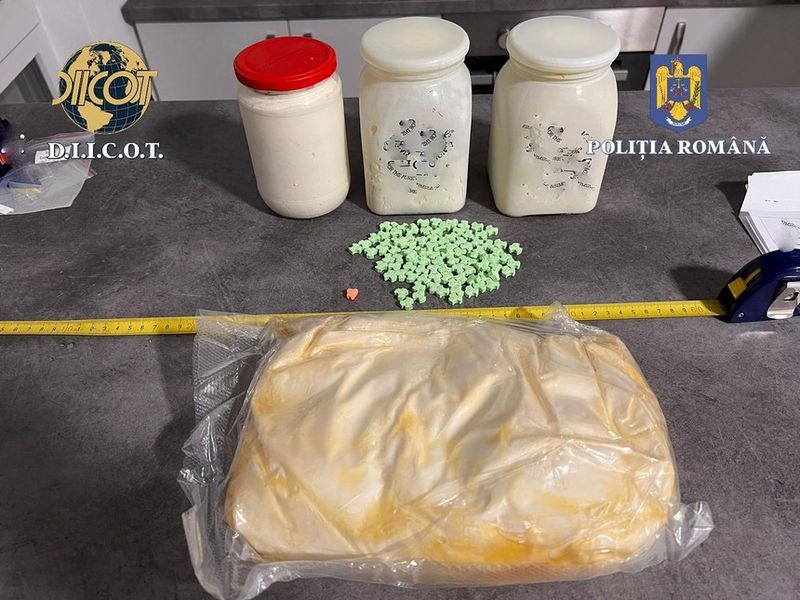 În Timiș au loc percheziții la persoane bănuite de trafic de droguri. 16 persoane au fost duse la audieri