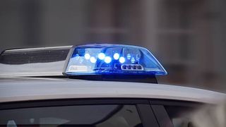 Un bărbat a fost trimis în judecată după ce  ce a intrat într-o bancă, ameninţând că are o bombă asupra sa