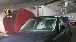 Percheziții DIICOT &icirc;n trei județe: Mașini &icirc;n valoare de mii de euro și utilaje agricole, furate din Franța și Italia. Autoturismele erau v&acirc;ndute &icirc;n Rom&acirc;nia