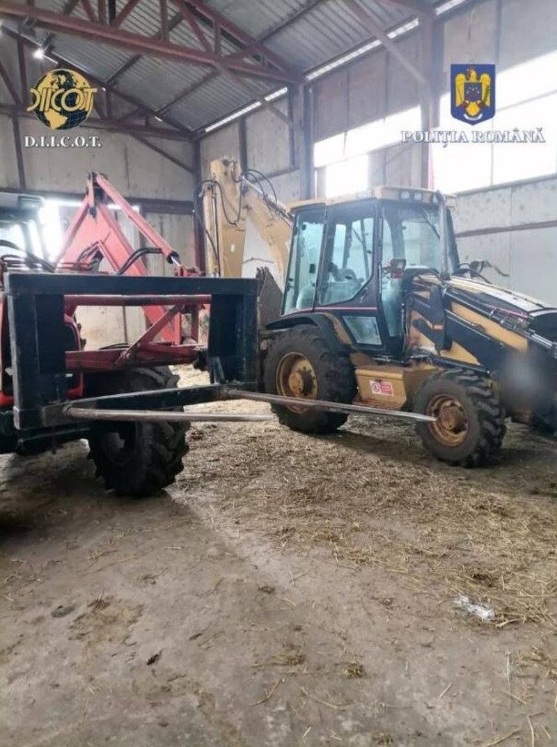 Percheziții DIICOT în trei județe: Mașini în valoare de mii de euro și utilaje agricole, furate din Franța și Italia. Autoturismele erau vândute în România