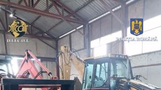 Percheziții DIICOT &icirc;n trei județe: Mașini &icirc;n valoare de mii de euro și utilaje agricole, furate din Franța și Italia. Autoturismele erau v&acirc;ndute &icirc;n Rom&acirc;nia
