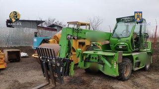 Percheziții DIICOT în trei județe: Mașini în valoare de mii de euro și utilaje agricole, furate din Franța și Italia. Autoturismele erau vândute în România