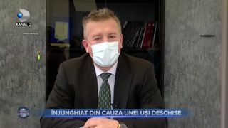 &Icirc;njunghiat din cauza unei uși deschise