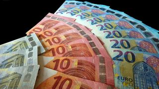 Curs valutar BNR, azi 11 februarie 2022. Cum evoluează euro? Anunțul făcut de Banca Națională