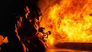 Incendii de proporții în trei județe din țară