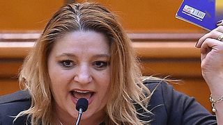Diana Șoșoacă, un nou scandal în plenul Senatului.  "Cămașa de forţă este disponibilă" (VIDEO)