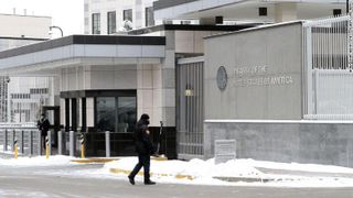 Ambasada SUA din Kiev a fost închisă. Joe Biden, discuție de ultim moment cu Boris Johnson despre amenințarea Rusiei