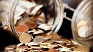 Curs valutar BNR 15 februarie 2022. Cum evoluează euro şi dolarul american?