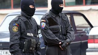 Doi bărbați au fost reţinuţi într-un dosar de profanare de morminte în Videle