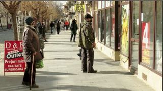 Veniturile românilor au pierdut demult lupta cu inflația, iar fenomenul este cât se poate de vizibil, mai ales, în orașele sărace