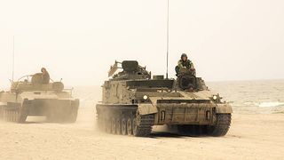 Rusia a anunțat că a retras tancuri și echipament militar din Peninsula Crimeea