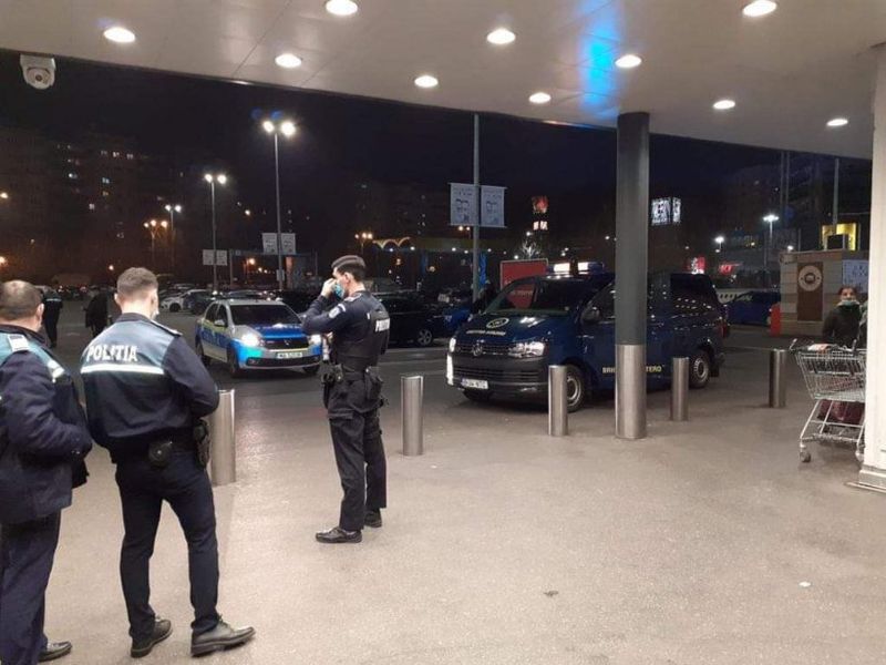 Intervenție a brigăzii Antitero a SRI și a poliției după ce un bărbat a intrat cu un pistol într-un magazin din Capitală