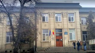 Copilă de 13 ani, violată și obligată să se prostitueze