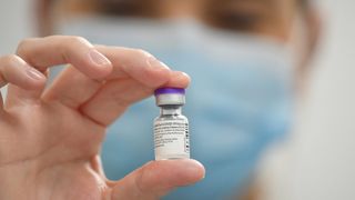 UE va arunca de două ori mai multe vaccinuri Covid-19 decât pe cele pe care le donează Africii