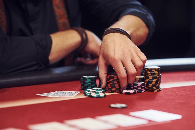 Variații de Poker mai interesante decât Texas Holdem