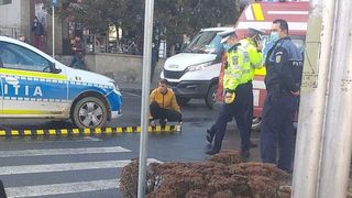 Încă un copil lovit pe trecerea de pietoni de o mașină de Poliție. În ce stare se află adolescentul