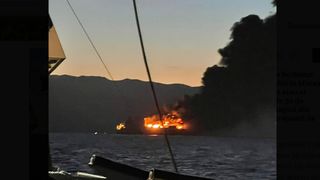 Incendiu pe un feribot grec &icirc;n Marea Ionică: 288 de persoane se aflau la bord, inclusiv 29 de rom&acirc;ni. Anunțul oficial al MAE