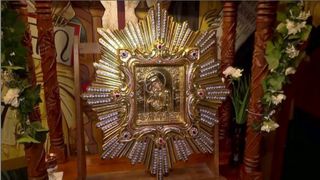 VIDEO | Mii de credincioși se &icirc;nchină zilele acestea la o icoană a Maicii Domnului, adusă din Ucraina, și la racla cu moaștele Sf&acirc;ntului Constantin