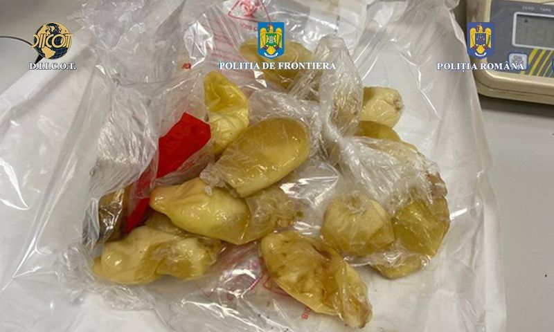 O femeie din Brazilia a fost reținută pe aeroportul Otopeni. A ajuns la spital după ce a înghițit 1 kg de droguri în încercarea de a intra în țară cu substanțele interzise