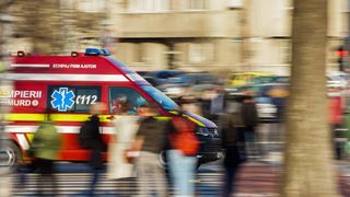 Accident grav în Timișoara. O tânără a trecut pe culoarea roșie a semaforului