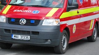 O femeie de 30 de ani s-a aruncat de la etajul 8 al unui bloc din Slatina. "Cum să-ţi laşi tu copilul?!"