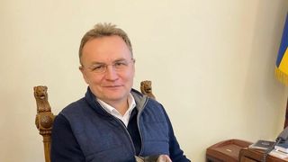 O pisică a pus stăpânire pe o primărie din Ucraina. Acum participă la toate ședințele și întâlnirile oficiale