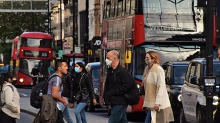 Marea Britanie va renunța la izolarea bolnavilor de COVID: „Trebuie să învățăm să trăim cu acest virus”