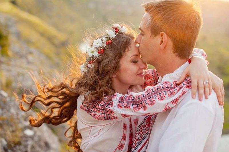 Tradiții și obiceiuri străvechi de Dragobete, pe care nu le știai. Cum se sărbătorea în trecut iubirea, de 24 februarie