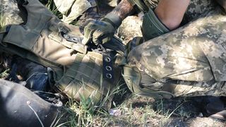 VIDEO | Ucraina &icirc;şi mobilizează rezerviştii şi &icirc;i &icirc;narmează, de teama unei invazii totale a ruşilor care sunt pozitionați la graniţele sale