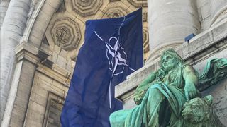 De ce NATO nu poate să apere Ucraina?