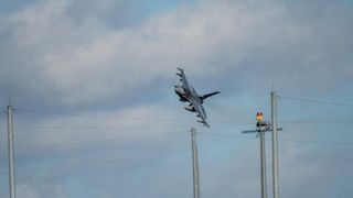 Un avion militar ucrainean cu 14 persoane la bord se prăbuşeşte în apropiere de Kiev. Cinci persoane au murit