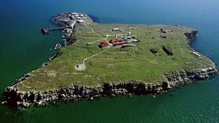 Cui aparţine Insula Şerpilor şi ce implicaţii are un conflict în acest teritoriu