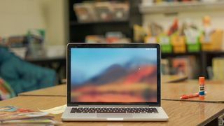 De ce să îi cumperi copilului tău calculator second hand pentru școala online? 