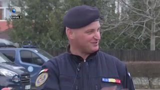 Gemenii jandarmi - 2 cu uniformă, 2 cu blană
