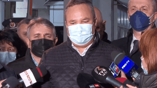 Premierul Ciucă a ajuns la Vama Siret pe unde au intrat mii de refugiați