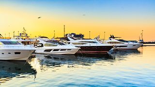 Un marinar ucrainean a scufundat parțial iahtul șefului său, un oligarh rus: „Șeful meu este un criminal!”