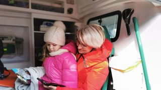 Povestea Mariei, ucraineanca care a fugit de război în România cu un copil de mână și unul în pântece. A luat cu ea doar un rucsac și câinele familiei