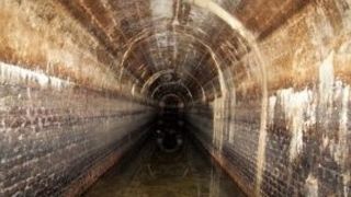 O firmă din România construiește buncăre la comandă. Cât costă un astfel de adăpost