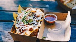 Beneficiile Alegerii Unui Serviciu cu Livrare de Mâncare Gătită la Domiciliu