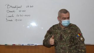Liceenii refugiați din Ucraina au fost primiți cu flori, dulciuri și mărțișoare de elevii de la Colegiului Militar din Breaza
