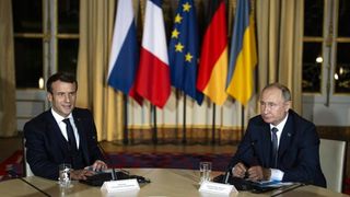 Macron şi Putin au vorbit două ore la telefon. Dezvăluirea șocantă a președintelui rus: este hotărât să-și atingă obiectivele din Ucraina ,,prin negocieri sau prin război"