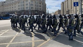 Mii de ruși, arestați duminică la protestele anti-război