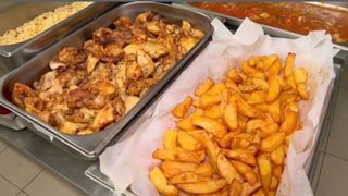 Mâncare caldă pentru refugiații din București asigurată de restaurantele din Capitală