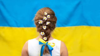 O fetiță de șapte ani a fost ucisă în timp ce se afla la școală. Bunicul ei a fost omorât de bombardamentele trupelor rusești în timp ce încerca să o salveze