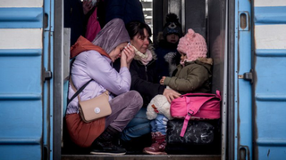 Evacuările din Ucraina, sub noi bombardamente