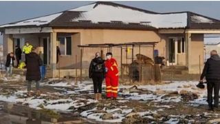 VIDEO | Tragedie uriașă &icirc;n Argeș. Două fete de 17 și 18 ani și un bărbat de 44 de ani, găsiți morți &icirc;n casă