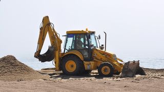 VIDEO - Pregătiri &icirc;n toi la mare. Au &icirc;nceput lucrările de &icirc;ntreținere a plajelor de pe litoralul rom&acirc;nesc