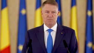 Klaus Iohannis a vorbit despre cozile de la benzinării: „O parte semnificativă a acestui război se poartă în zona ştirilor şi a informaţiilor false”